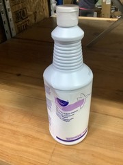 Diversey 94995295 32 oz Emerel Multi-surface Creme Cleanse 32 0z Bottle.