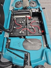 Tennant T5 28″ Dual Disk Walk-Behind Floor Scrubber Cleaner w/ec-H2O | 180 Hrs