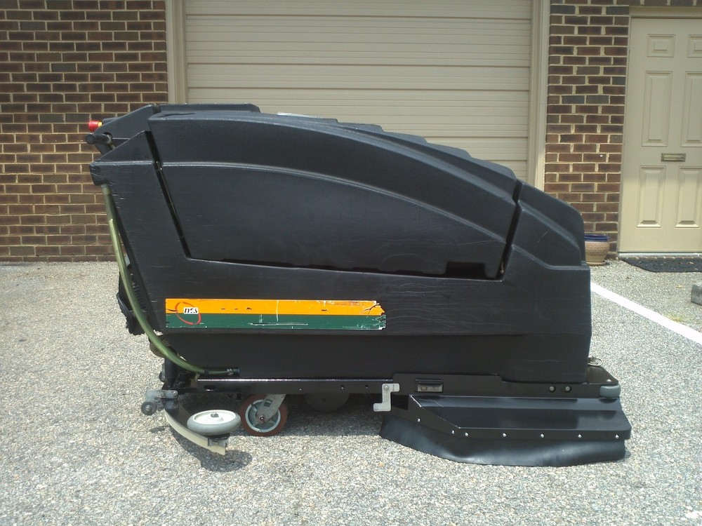 NSS WRANGLER 3330 DB Floor Scrubber 33-inch, 60 day parts WARRANTY