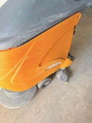 Taski Swingo Single Disc Drive scrubber 855B 855 B 40L Tank