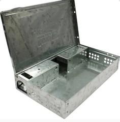 (TWO) JT Eaton Repeater Low Profile Multi Catch Mouse Traps Solid Lid Silver