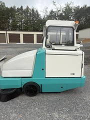 Tennant 6650 XP Gas Sweeper Totally Serviced Cab With Heat And Air Low Hours GM