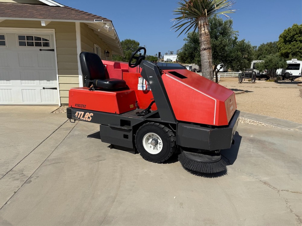 2018 PowerBoss Atlas Sweeper – Excellent Condition, Low hours