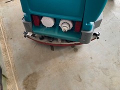 Tennant T15 Ride-On Scrubber Only 71 hrs. Needs front drive tire & Batteries
