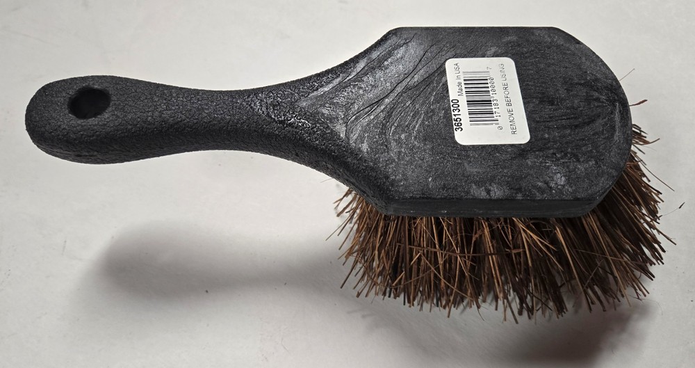 Carlisle 3651300 8.5″ Stiff Utility Scrub Brush