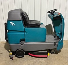 Tennant T7 26″ Riding Disk Floor Scrubber