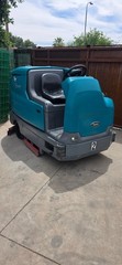 Tennant T17 ec-H2O Industrial Floor Scrubber – Tested & Working + Charger