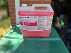 ECOLAB 6101042 73 Disinfecting Acid Bathroom Cleaner 2.5 US Gallon