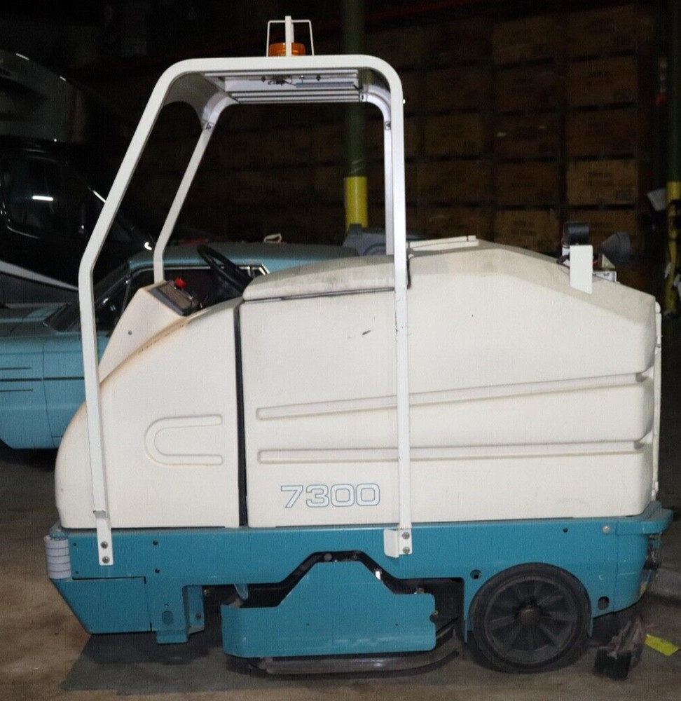Tennant 7300 Floor Scrubber LOW HOURS 96 HOURS