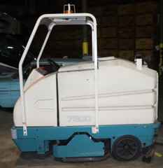 Tennant 7300 Floor Scrubber LOW HOURS 96 HOURS