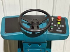 Tennant T7 26″ Riding Disk Floor Scrubber