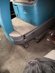 Tennant T7 32″ Riding Disk Floor Scrubber Read Description