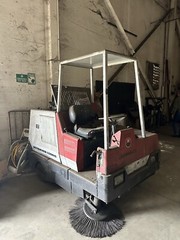 Advance Retriever 5200G (Industrial Floor Sweeper)