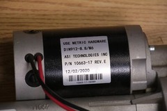Tennant 1220970 – Genuine OEM TRANSAXLE, 24VDC, 21:0:1 S458P Drive 107RPM