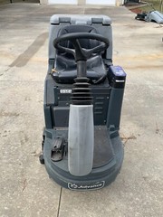 NILFISK ADVANCE ES4000 RIDING CARPET CLEANER EXTRACTOR WET VACUUM RIDE ON RIDER