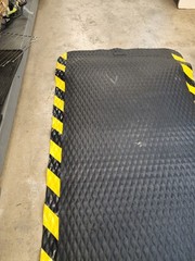 Uline Hog Heaven® Nitrile Mat – 7⁄8″ thick, 3 x 5′, Black/Yellow
