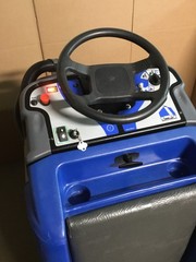 Windsor Chariot iScrub 24 CSX24 Floor Scrubber w/3X Batteries & Charger WORKING