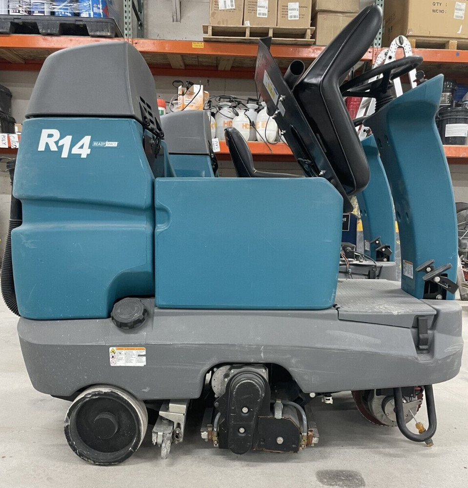 Tennant R14 | 28″ Ride-On Carpet Extractor, Self Contained