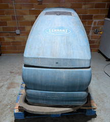 Tennant 5700 XP Heavy Duty 32″ Automatic Walk Behind Disk Floor Scrubber