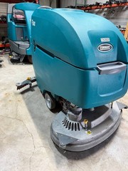Tennant T500e 32″ Dual Disk Walk-Behind Floor Scrubber Cleaner | 645 Hrs