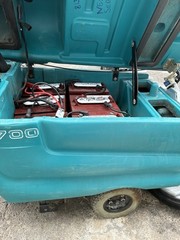 Tennant 5700 Scrub 6 Trojan Batteries and Kawasaki Blue Burnisher 27”