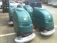 NOBLES SS5 (Tennant T5) FLOOR SCRUBBER 32″ under 600Hours 60 day parts WARRANTY