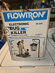 Flowtron Bug Zapper, 1/2 Acre of Coverage w/15W Bulb & More
