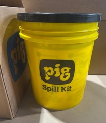 New Sealed Genuine PIG Oil-Only Spill Kit in 5 Gallon High Vis Container KIT4200