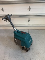 Tennant T1B Lithium-Ion Walk-Behind Floor Scrubber Adjustable Handle 11-20″