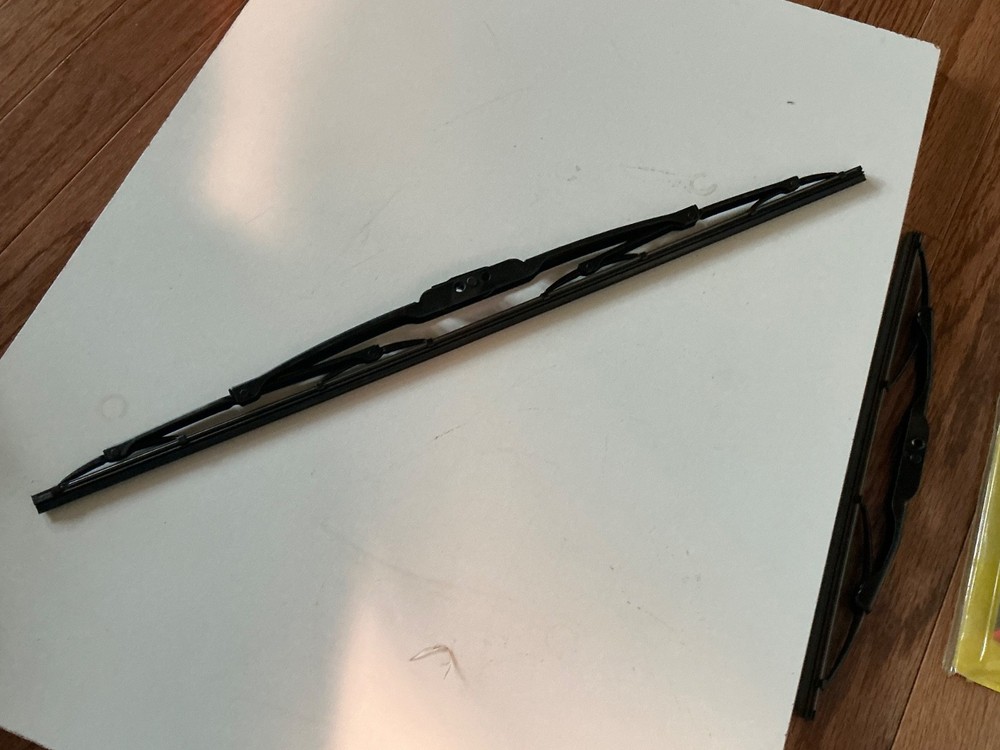 Michelin High Performance Conventional Windshield Wiper Blade, 22″