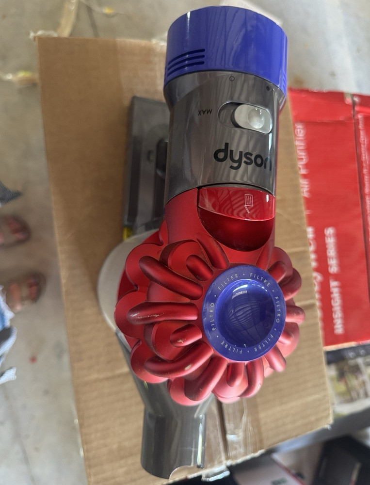 Dyson v8