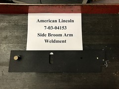 ADVANCE AMERICAN LINCOLN 7765 / 7760 – SIDE BROOM ARM WELDMENT P/N 7-03-04153