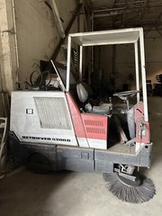 Advance Retriever 5200G (Industrial Floor Sweeper)