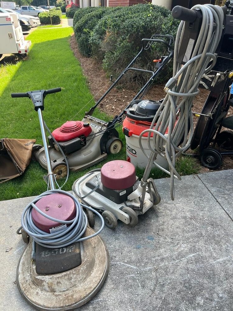 Minuteman Front Runner 1500 Electric Floor Burnisher, broken Rotating Handle