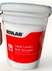 ECOLAB 6101849 Liquid Laundry Built Detergent – 5 Gallons