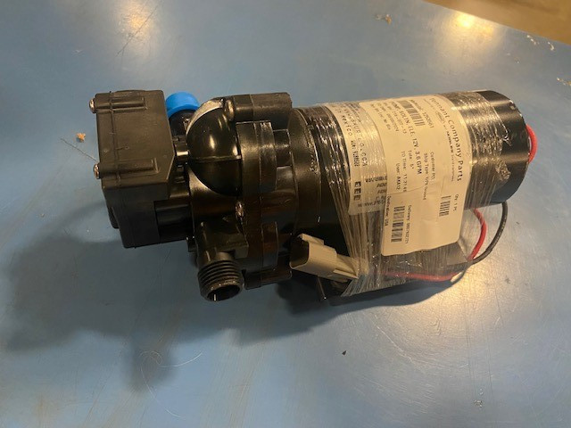 Tennant 1253561 PUMP, SOLTN, ELE, 12V, 3.6 GPM T20 M20 M30