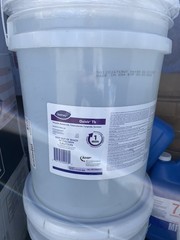 Diversey Oxivir Tb Disinfectant Cleaner 5 Gallon Pail | RTU | Cherry Almond