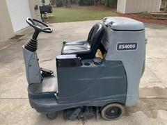 NILFISK ADVANCE ES4000 RIDING CARPET CLEANER EXTRACTOR WET VACUUM RIDE ON RIDER