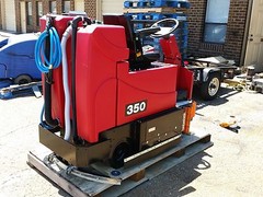 TomCat 350 35inch Disc Rider Floor Scrubber under 700Hours 60 day parts WARRANTY