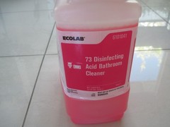 ECOLAB 6101041 73 Disinfecting Acid Bathroom Cleaner 2.5 US Gallon