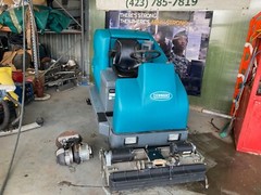 Tennant T15 Ride-On Scrubber Only 71 hrs. Needs front drive tire & Batteries