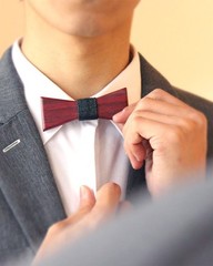 Wooden Bow Tie Sally – Carved Wood Bowtie (Unisex, Nordic Design)