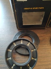 2 boxes GENERAL PUMP / Kit 3 Crankshaft Oil Seals / 8.702-801.0