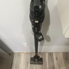Shark IZ142HD Cordless Bagless Upright Vacuum Cleaner 21.6V Battery Powered