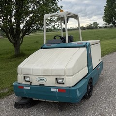 Tennant 6600 Propane Ride-On Sweeper w/ Side Brush