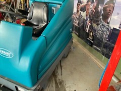 Tennant T15 Ride-On Scrubber Only 71 hrs. Needs front drive tire & Batteries