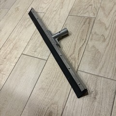 24″ STRAIGHT FLOOR SQUEEGEE GALVANIZED W/EPDM RUBBER UNGER FE600 – 6 PACK