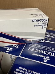 15 Box Horizon Industries 1709/7052 TechWipes 15″ x 16.75″ 90/Dispenser 3 Ply