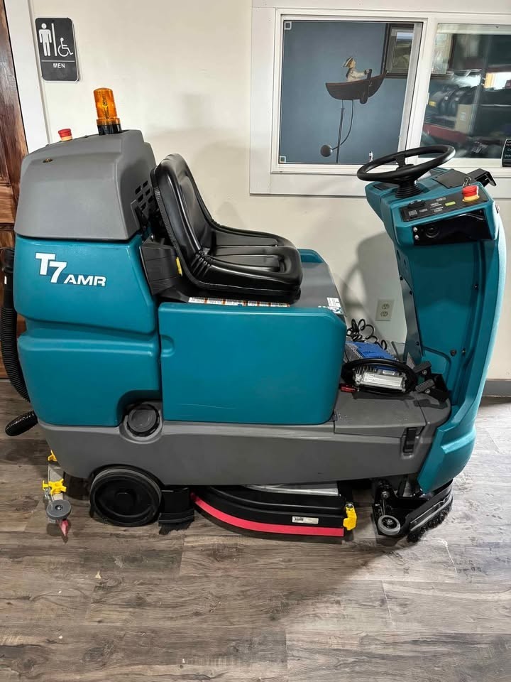 Tennant T7 AMR 26” Autonomous Ride-On Floor Scrubber SN 1254