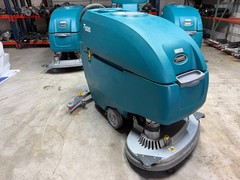 Tennant T500e 32″ Dual Disk Walk-Behind Floor Scrubber Cleaner | 523 Hrs